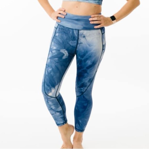 ZYIA Navy Hendrix Pocket Light n Tight Hi-Rise Capri 20” (6-8) NWT 1880 - Picture 2 of 13